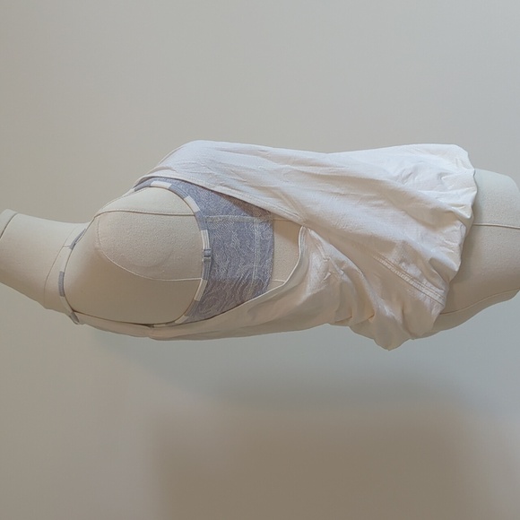 Lululemon size 6 ivory tank with gray accent - Picture 6 of 9